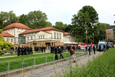 Polizeischutz für Nazis